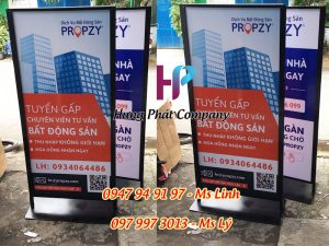 standee khung sat ngoai troi